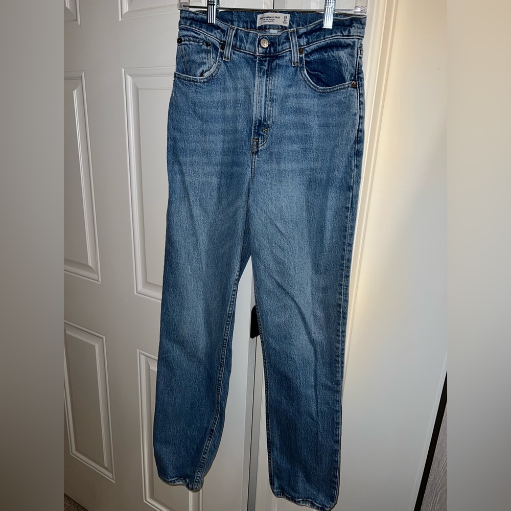 Abercrombie Curve Love Ultra High Rise 90s Straight Jean